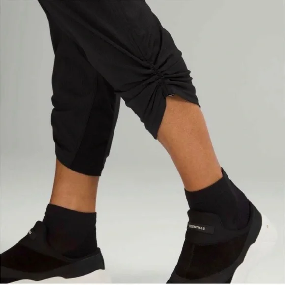 Lululemon Dance Studio Crop *25"
Black Unlined Lounge Pants Joggers Size 6 - Picture 7 of 16